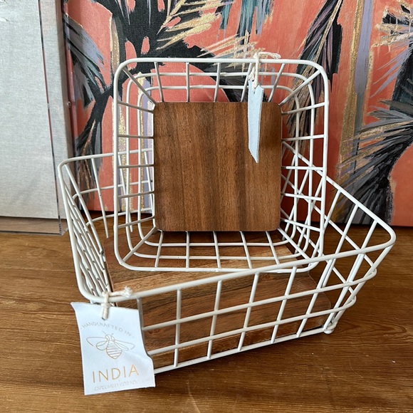 summerhavenco Accents Nwt Decorative White Wire Baskets With Wood
